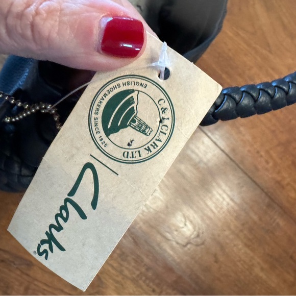 Clark’s Leather auberdine black w/ Braided Handle Hobo Slouchy Purse NWT $179 - Picture 4 of 10